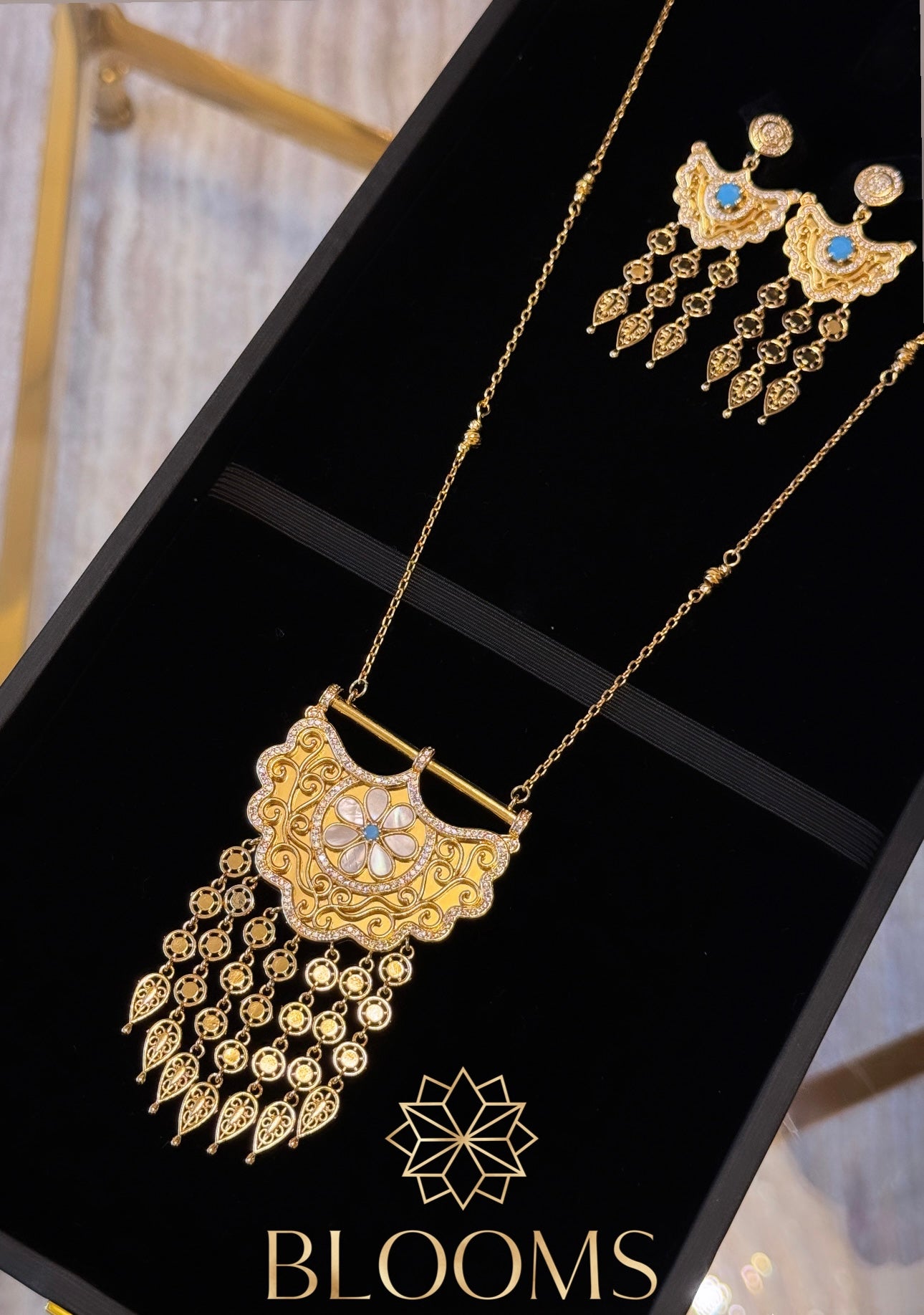 Latof necklace with earrings Set