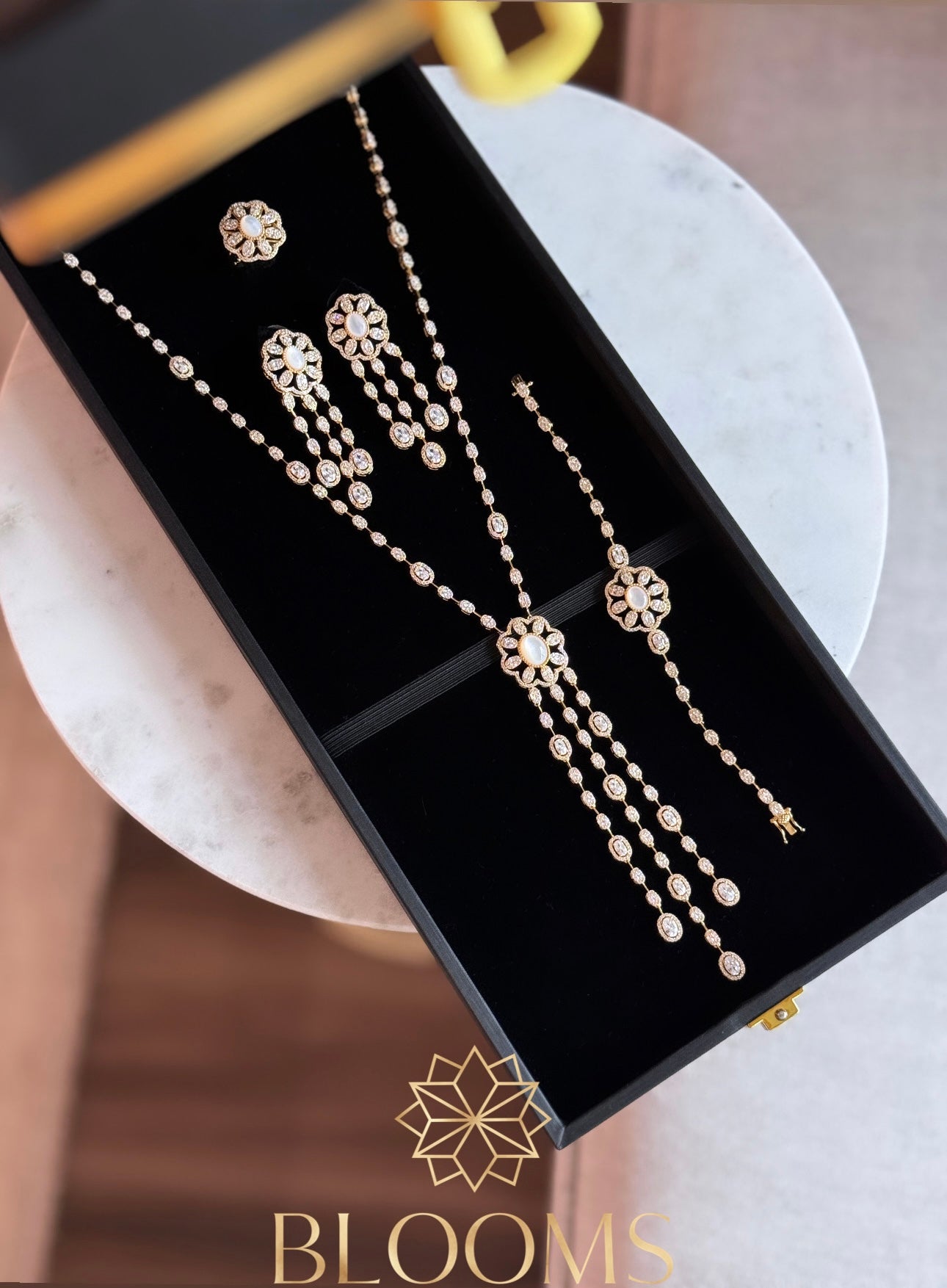 Sola Gold Full Set with white Stone