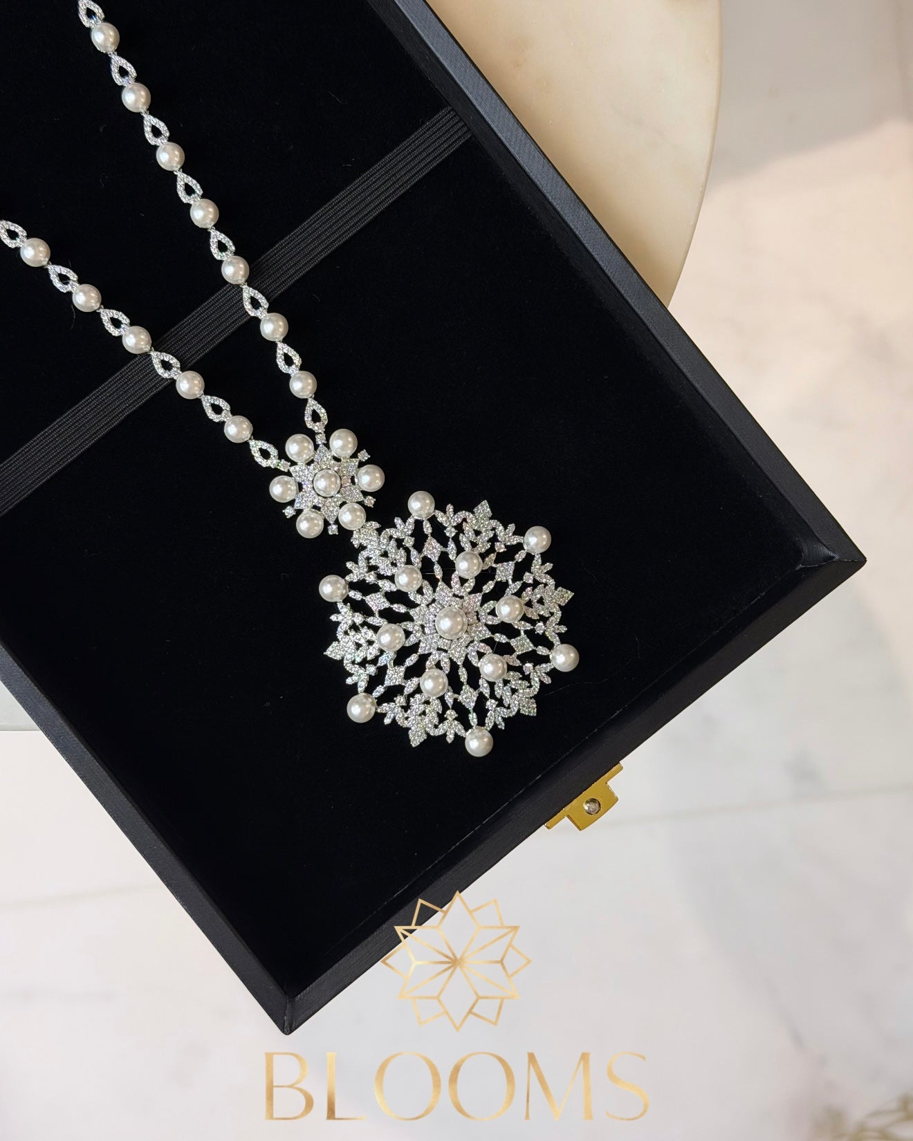 eleina luxury Long necklace with earrings and ring