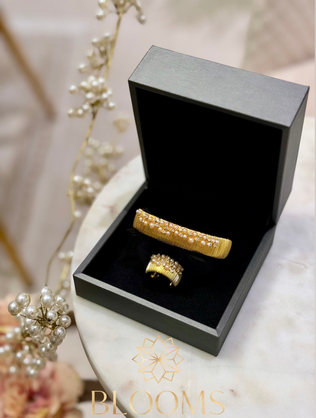 Luxury Pearls Gold Bungle Set