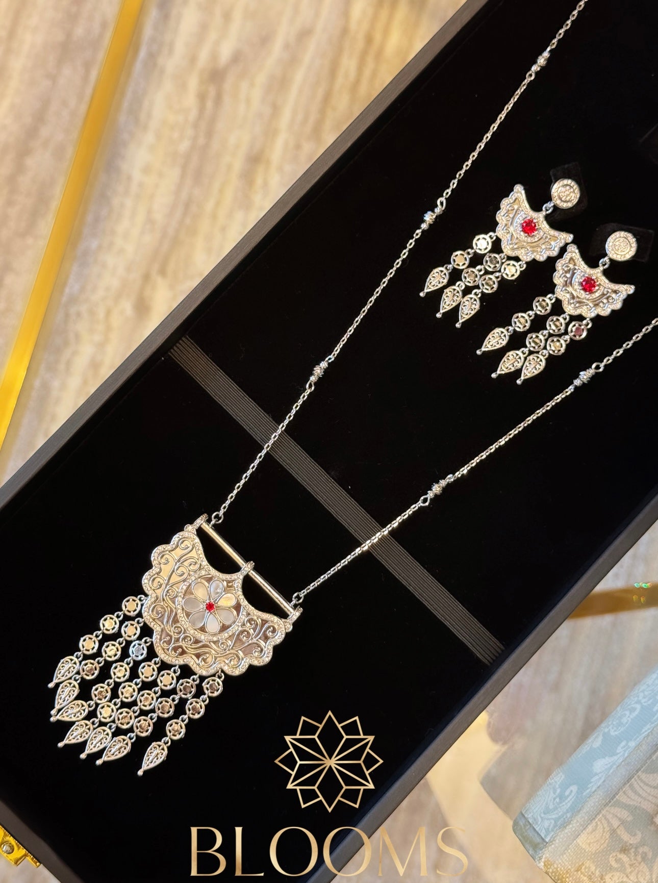 Latof necklace with earrings Set