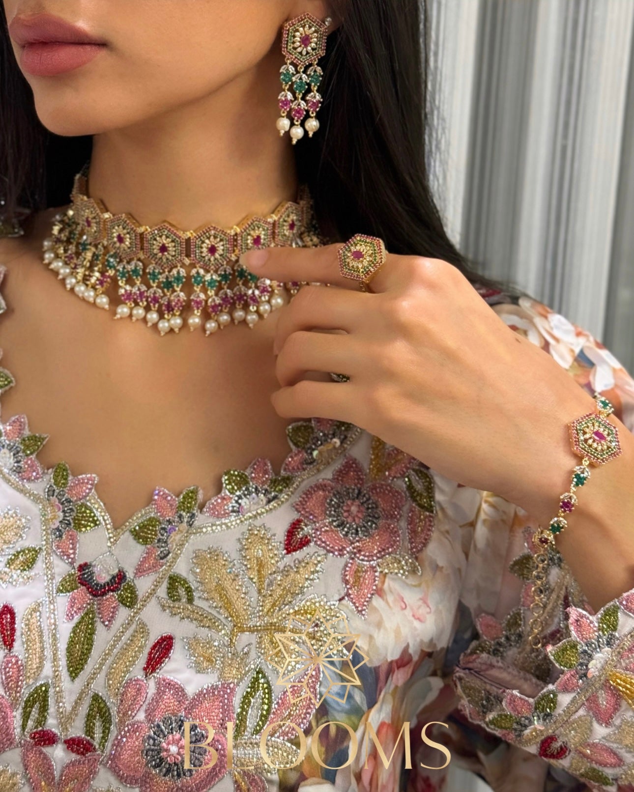 Salamah Multi Gold Khonaqi Set