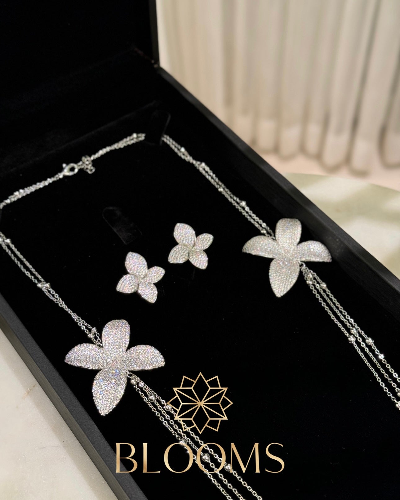 Trendy Flower Gold Set