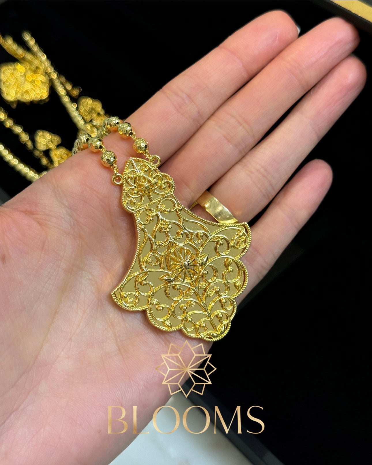 Alreem Gold Traditional Set
