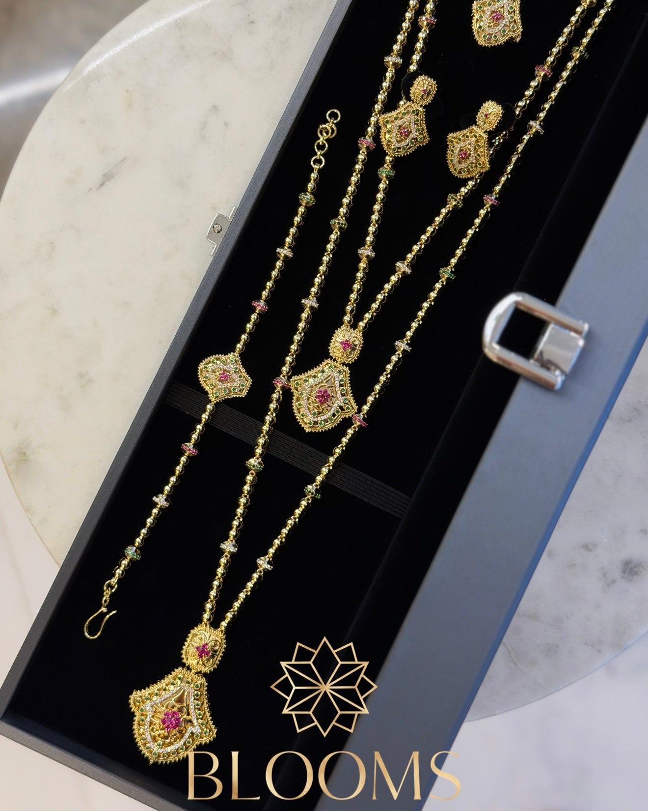 sera Traditional gold set