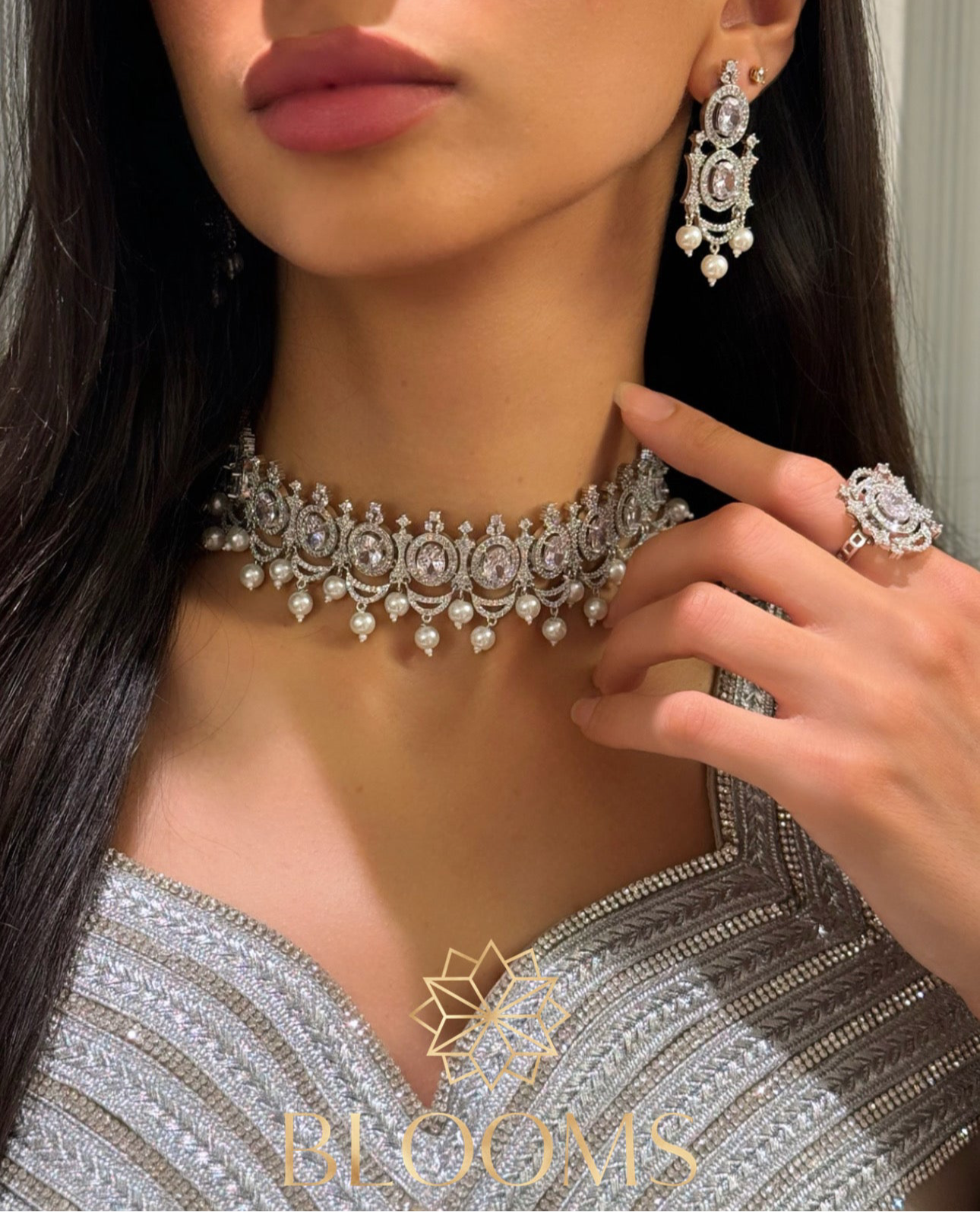 Oscar Choker Set