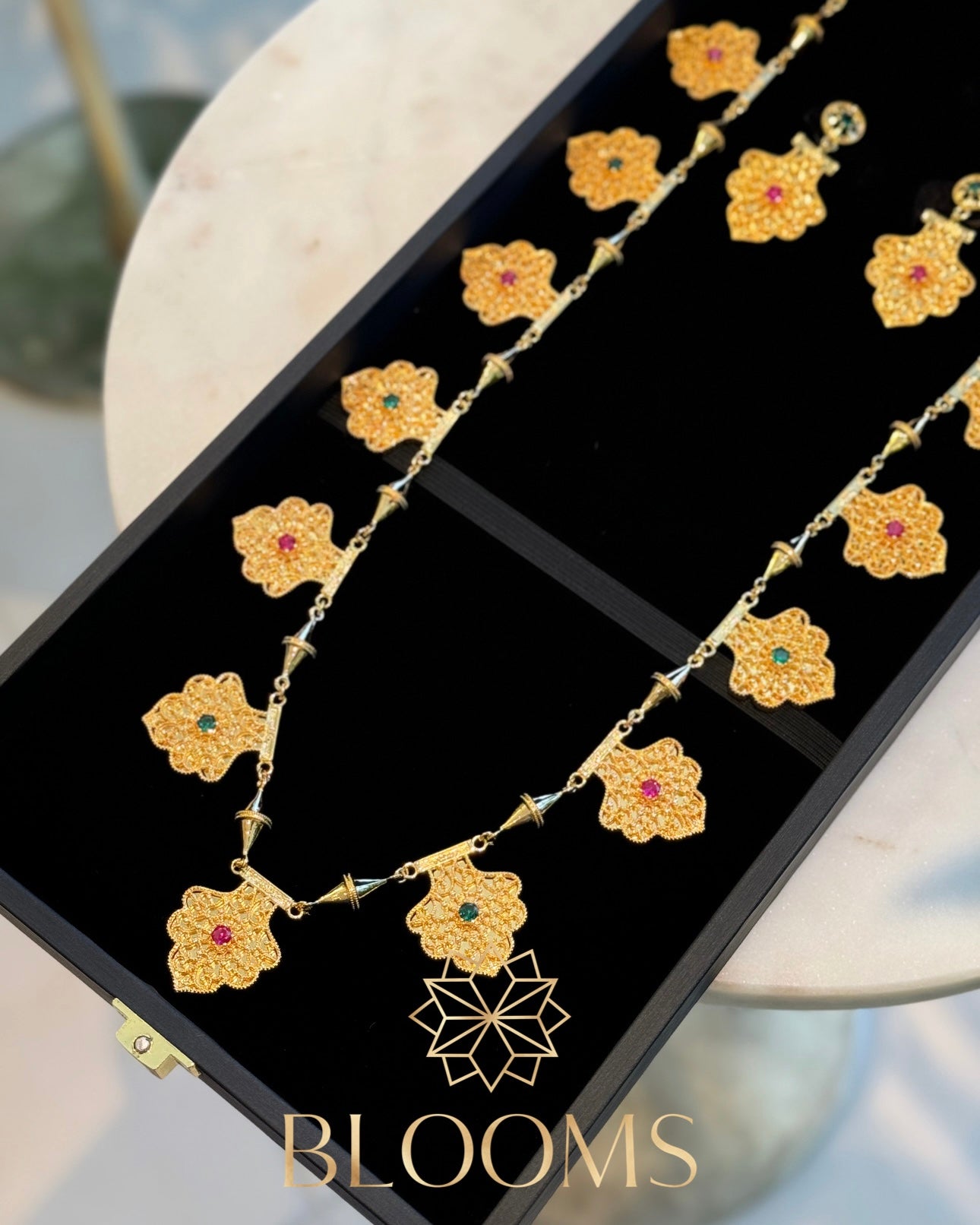 Kadi Long necklace With earrings