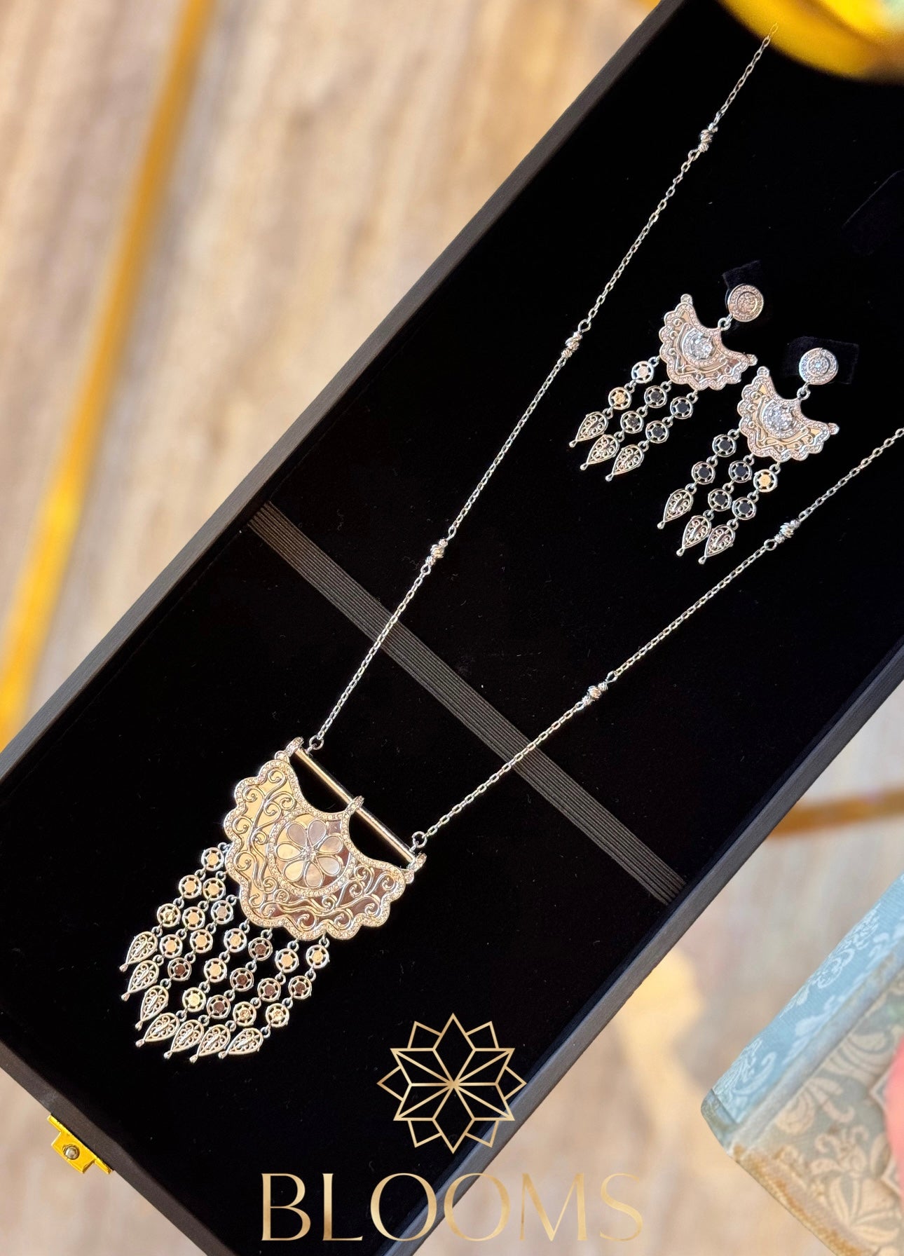 Latof necklace with earrings Set