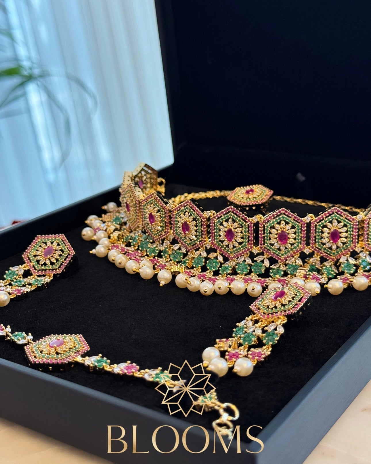 Salamah Multi Gold Khonaqi Set
