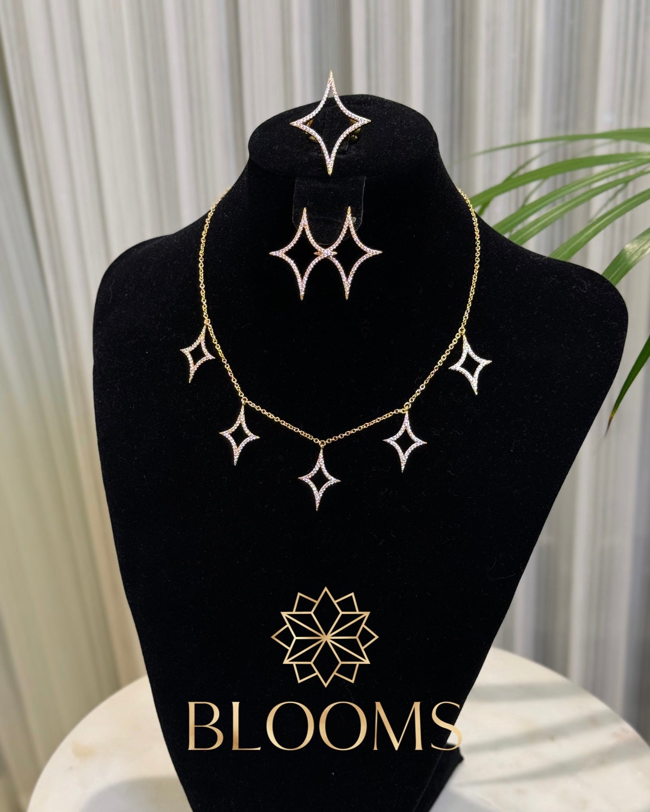 Lu Star Gold Choker Set