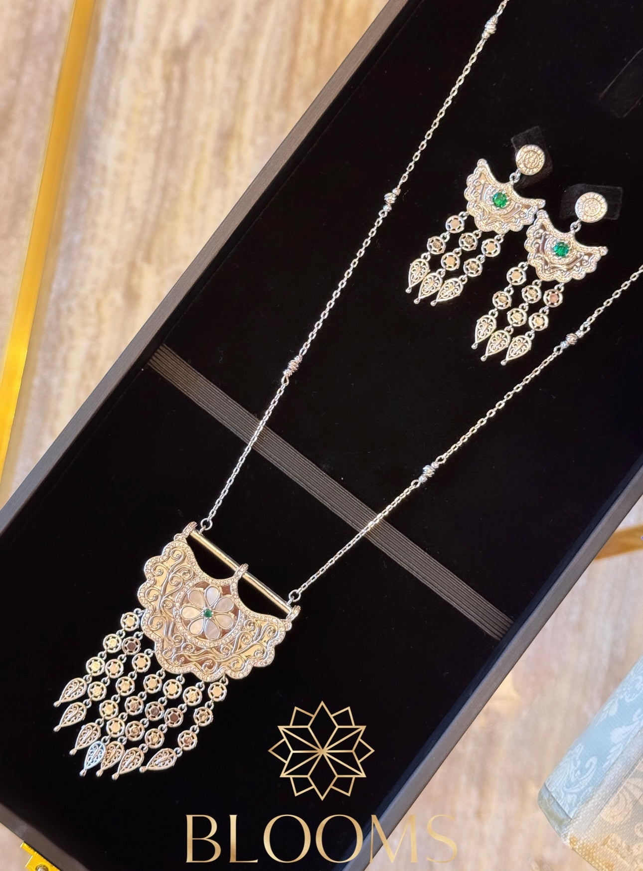 Latof necklace with earrings Set