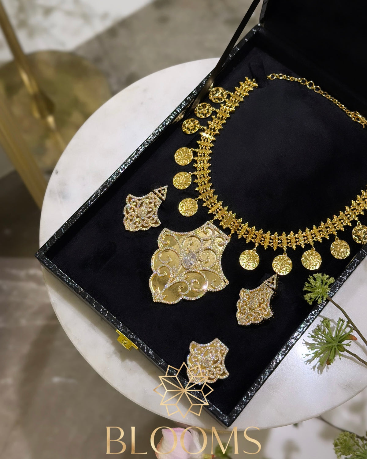 Riman Luxury Gold White Choker Set