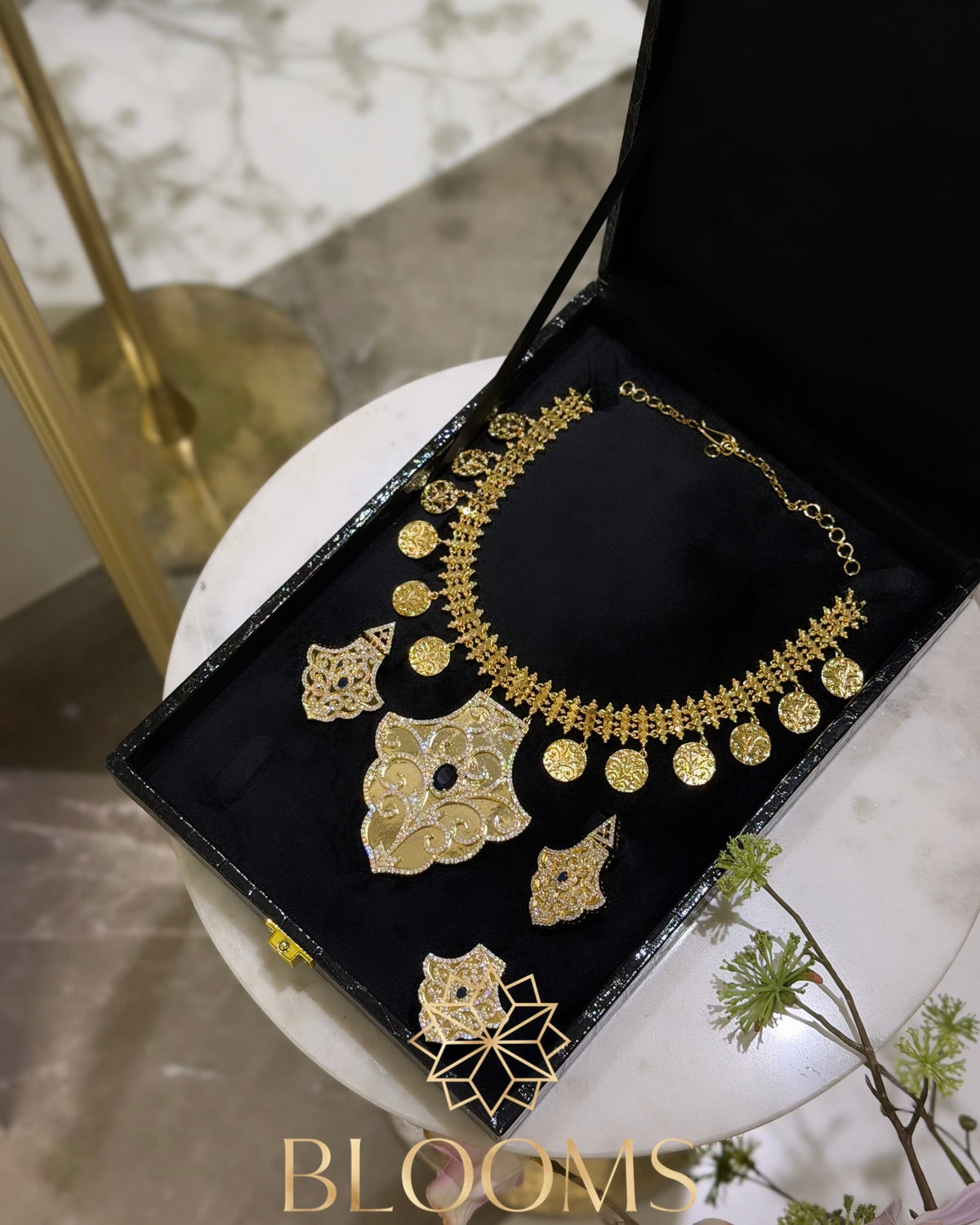 Riman Luxury Blue White Choker Set