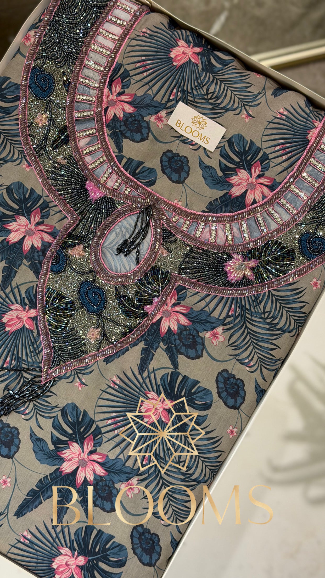 Blooms collection 128