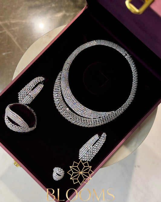 Master Piece laia Luxury Set