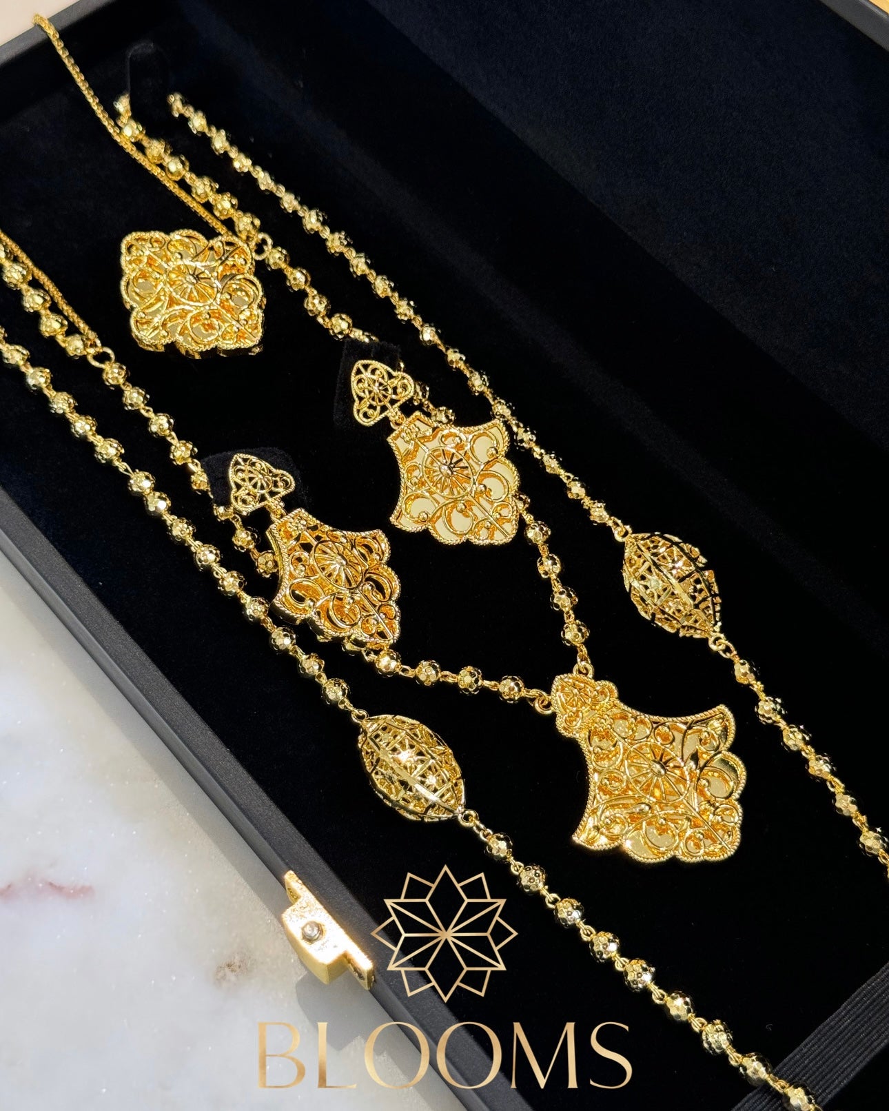 Alreem Gold Traditional Set