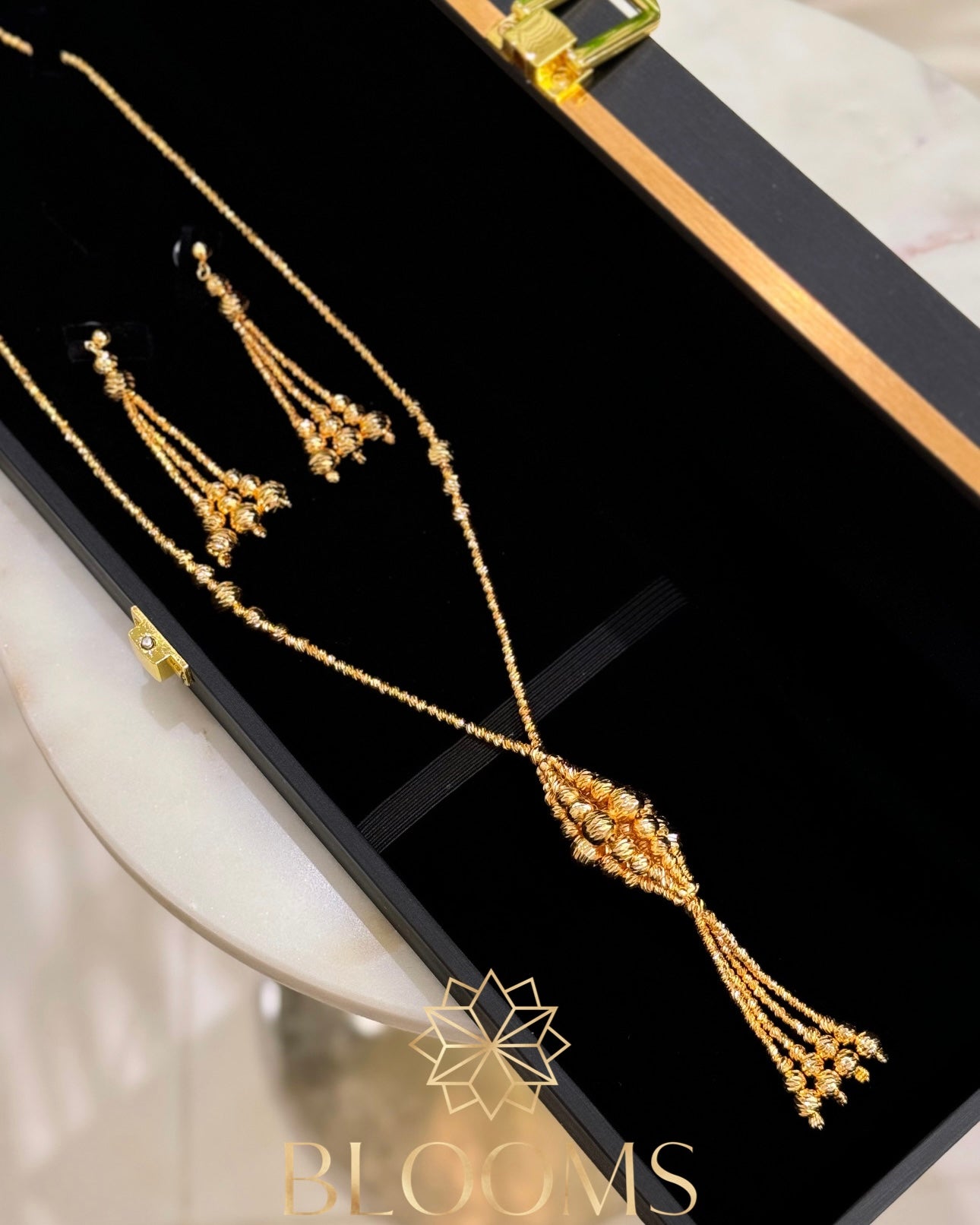 Al Reem Lozi Necklace and earrings
