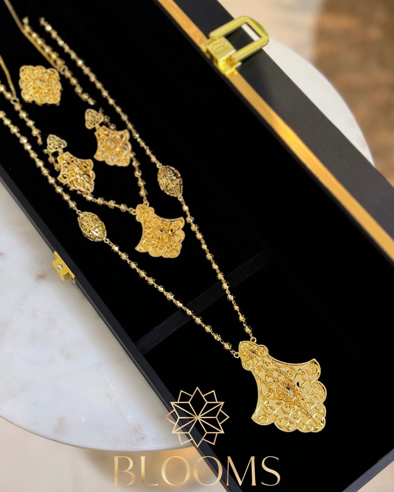 Alreem Gold Traditional Set