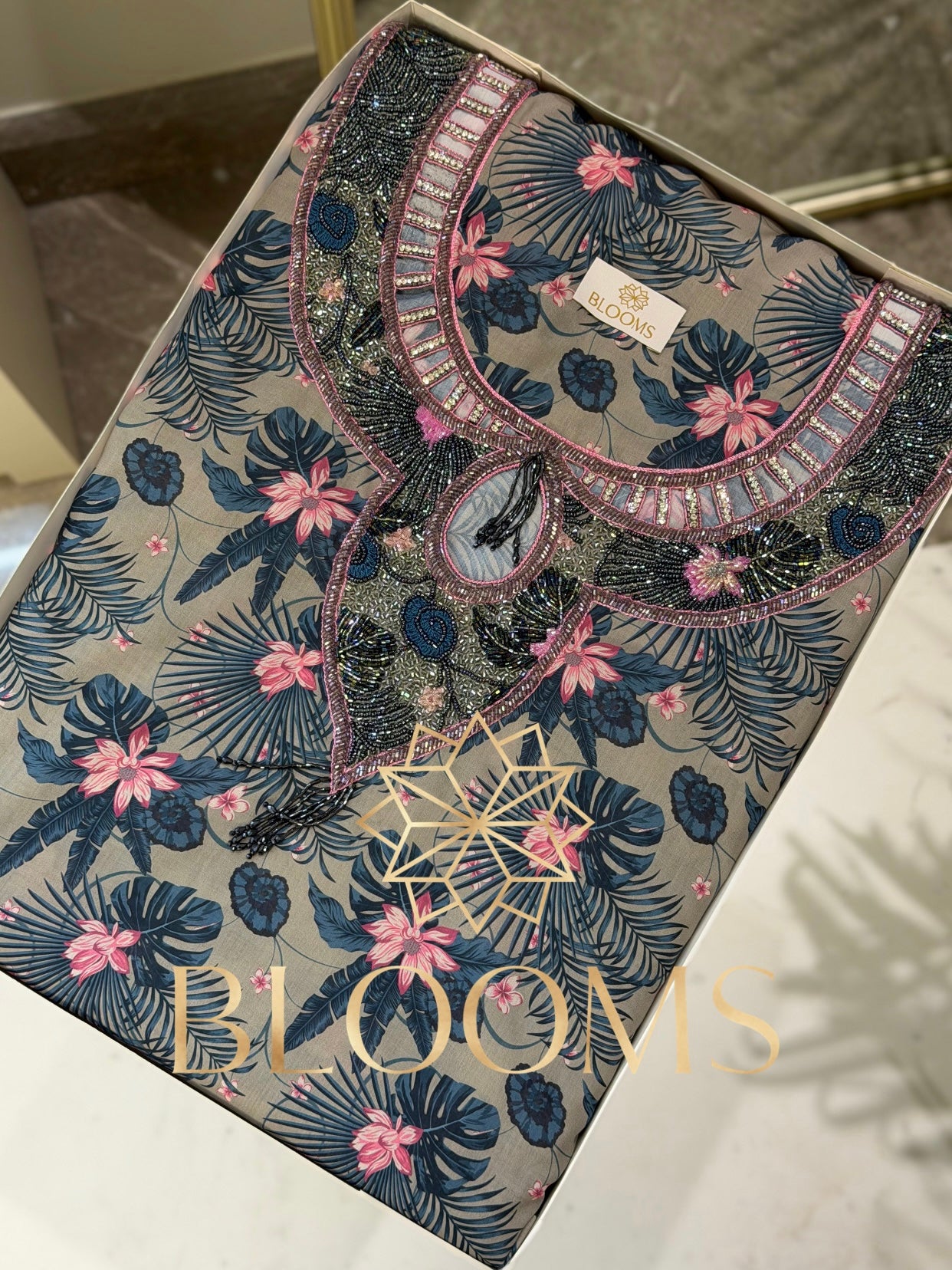 Blooms collection 128
