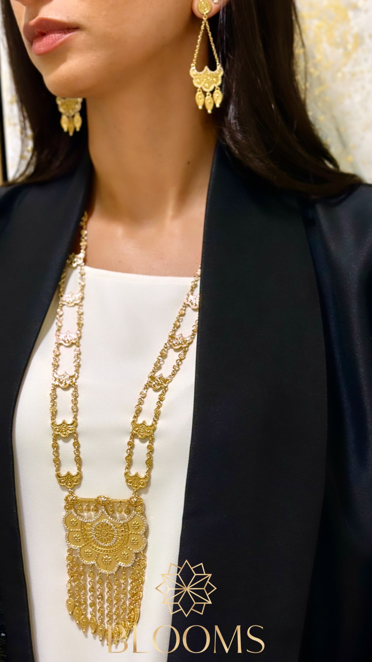 Zahia Gold necklace with earrings